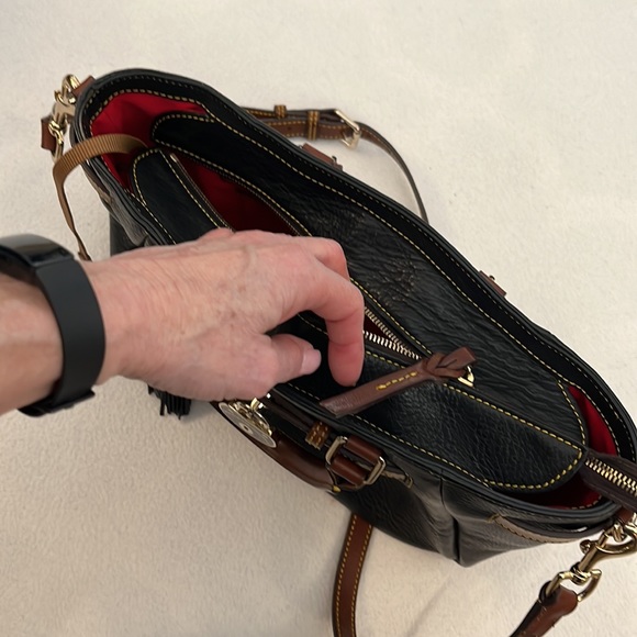 Dooney and Bourke Black Rich pebble leather crossbody bag - Picture 5 of 9